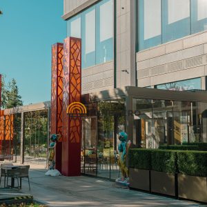 Fenice Palas Timişoara cu Pergola retractabila cu lamele din aluminiu