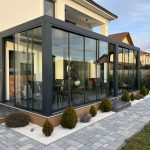 Pergola Biofix închisă cu sticlă culisantă