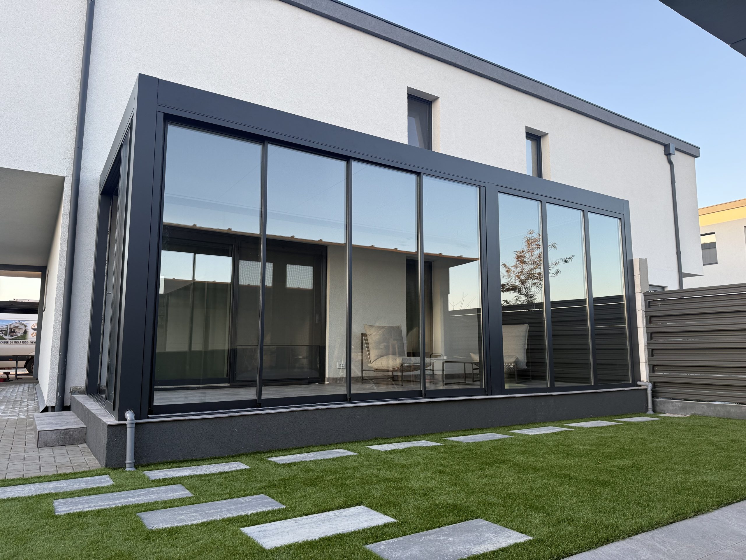 Pergola Biofix cu sistemul de inchidere din sticlă culisantă, proiect ARAD
