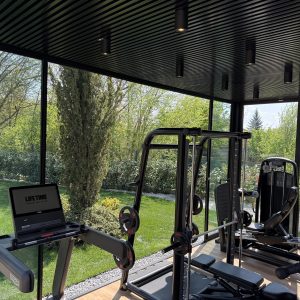 Pergolă Biofix și închidere cu sticlă – Timișoara | Sală de sport acasă