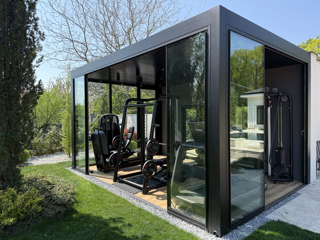 Pergolă Biofix și închidere cu sticlă – Timișoara | Sală de sport acasă