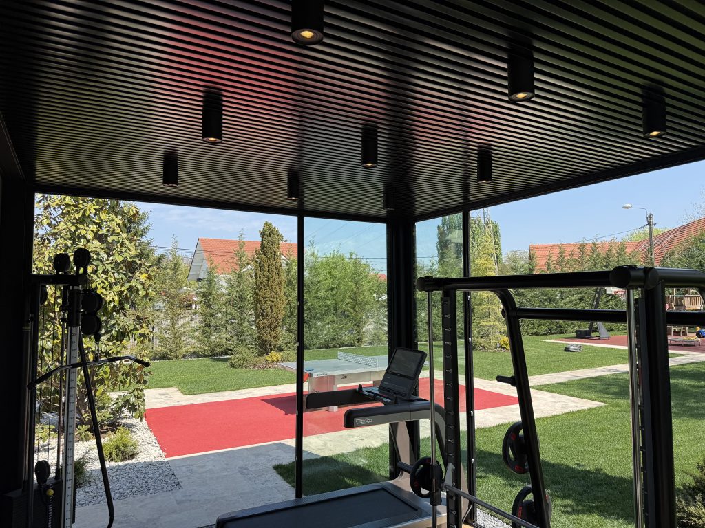 Pergolă Biofix și închidere cu sticlă – Timișoara | Sală de sport acasă